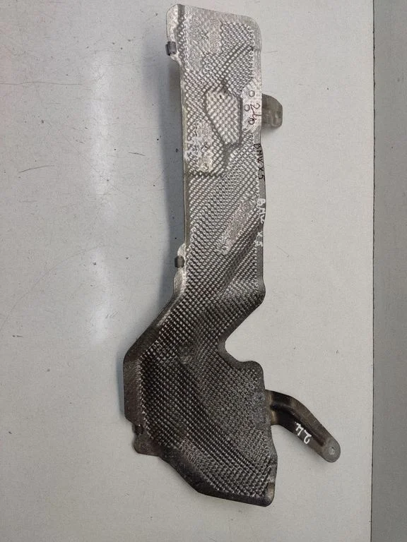 Exhaust heat shield 7193523