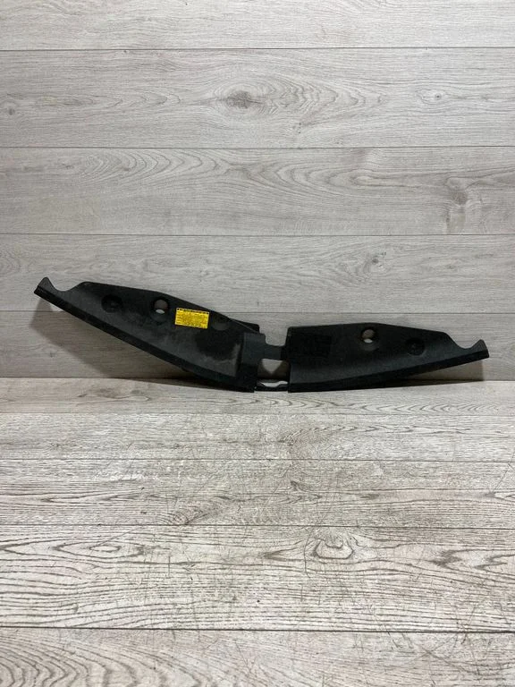 Radiator trim – Toyota Prius+ (ZVW40) (2011-2018)