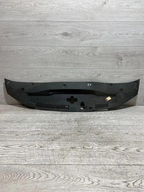 Engine bonnet/hood lock trim molding – Lexus GS 300 350 430 450H (2005-2012)