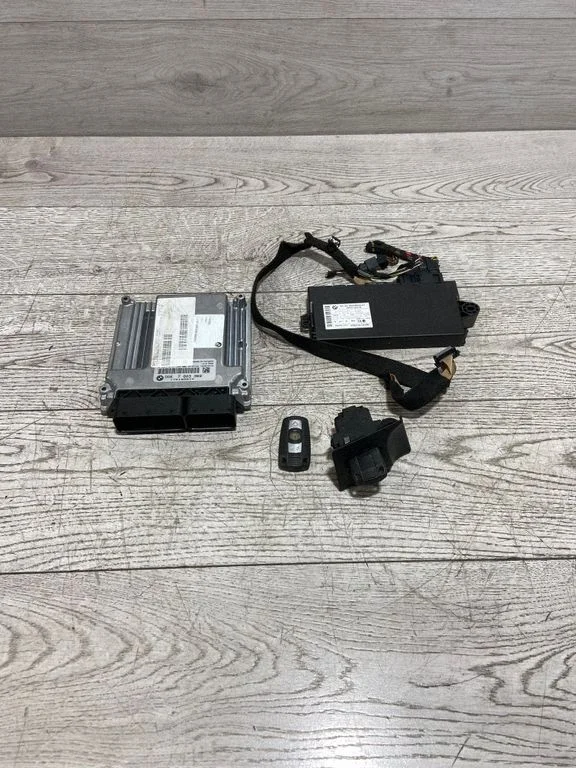 Engine ECU kit and lock set 7803369