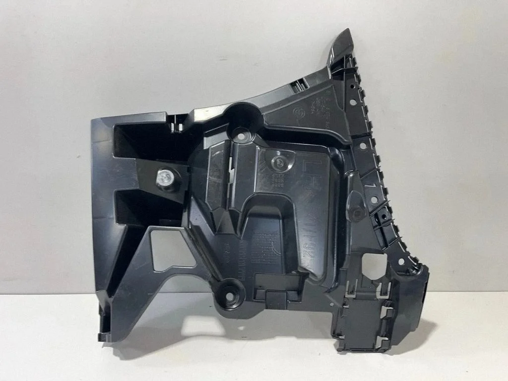Tagumise kaitseraua kinnitusklamber – BMW Series 8 M8 F91 F92 G14 G15 (2019-)