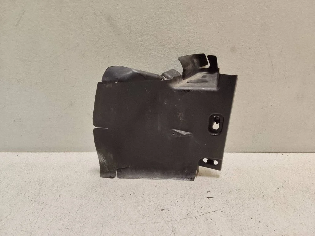 Intercooler air guide/duct channel 1669125060