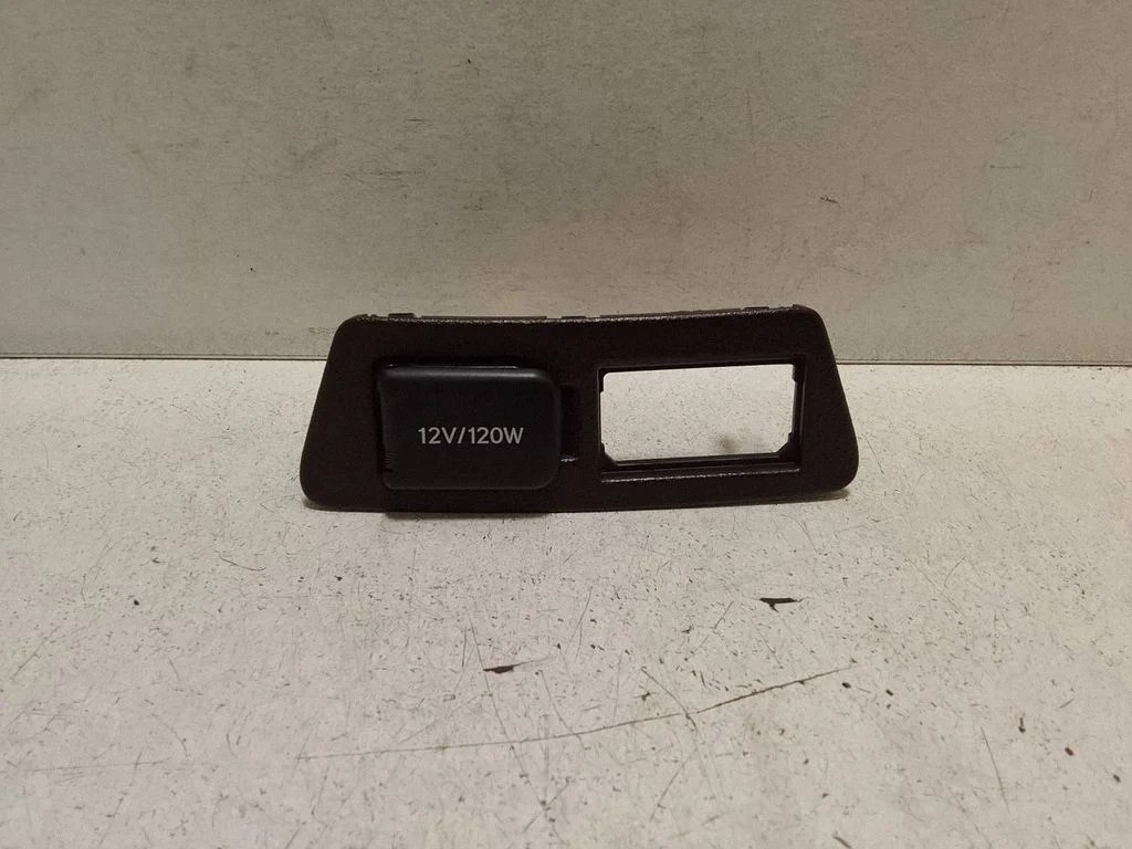12 V Socket (front) – Lexus ES 300h (7th Gen) (2018-2025)