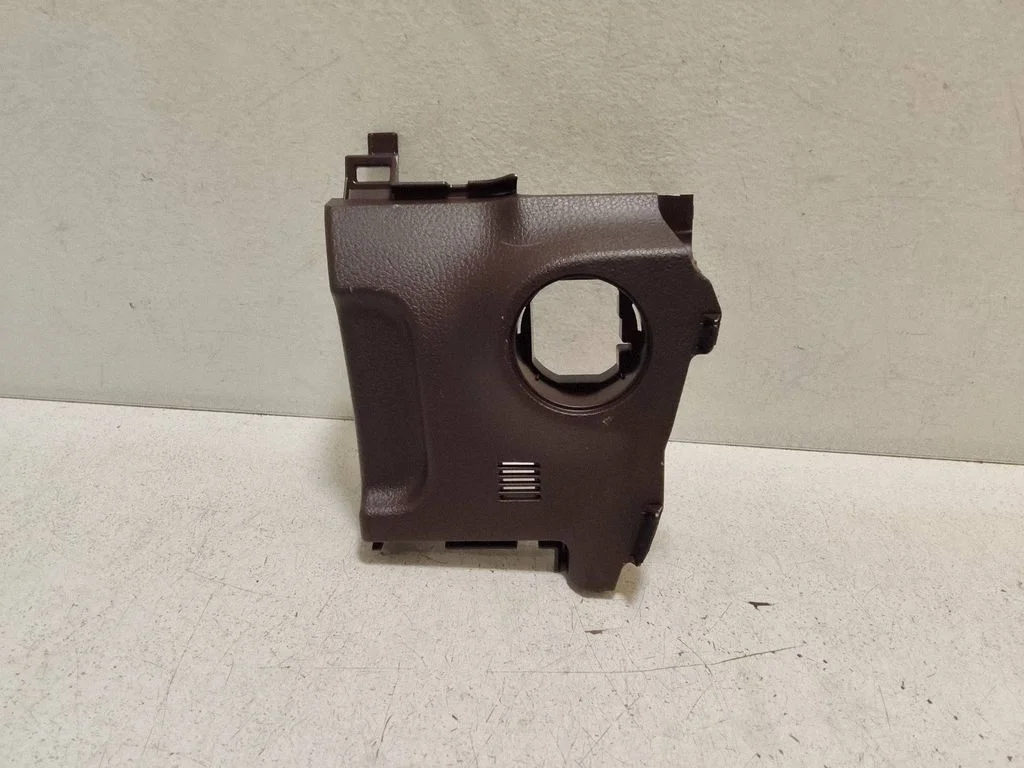 Panel trim – Lexus ES 300h (7th Gen) (2018-2025)