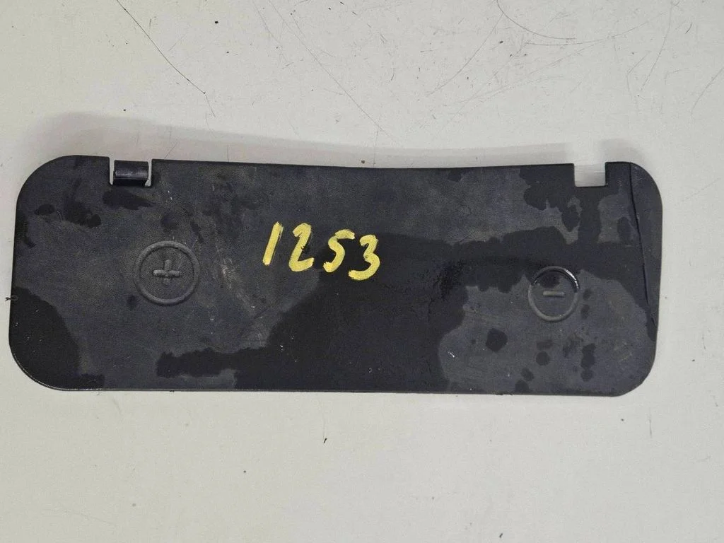 Battery box tray cover/lid – Audi A4 S4 B5 8D (1999-2000)