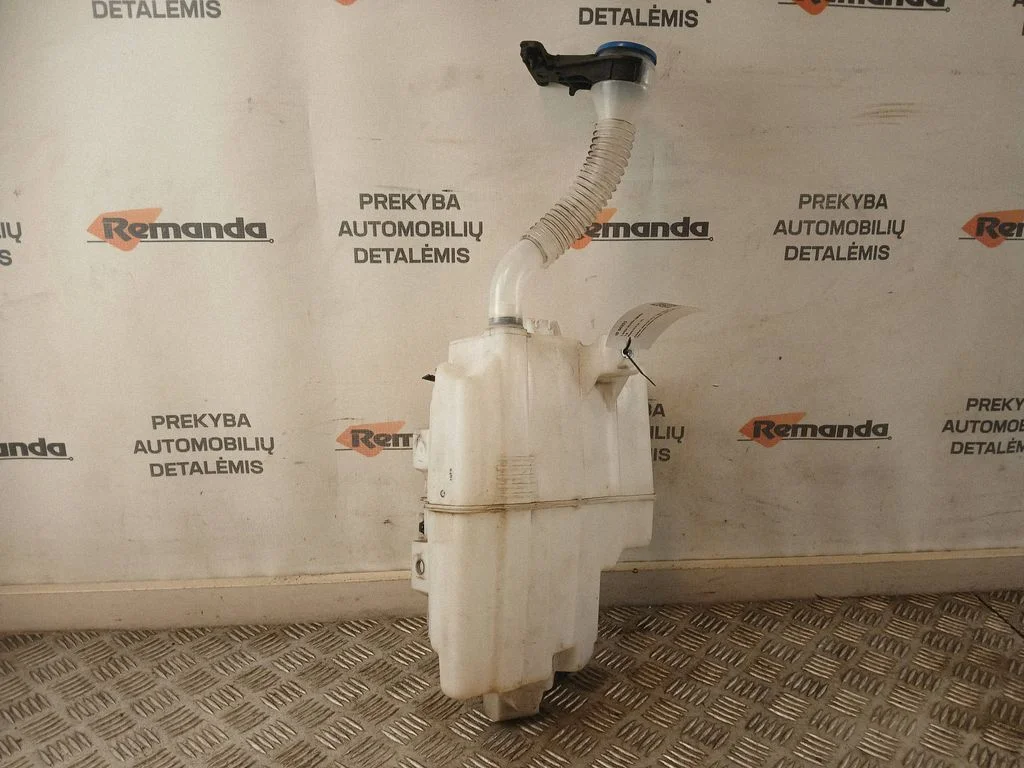 Logu mazgāšanas šķidruma tvertne KD3567480