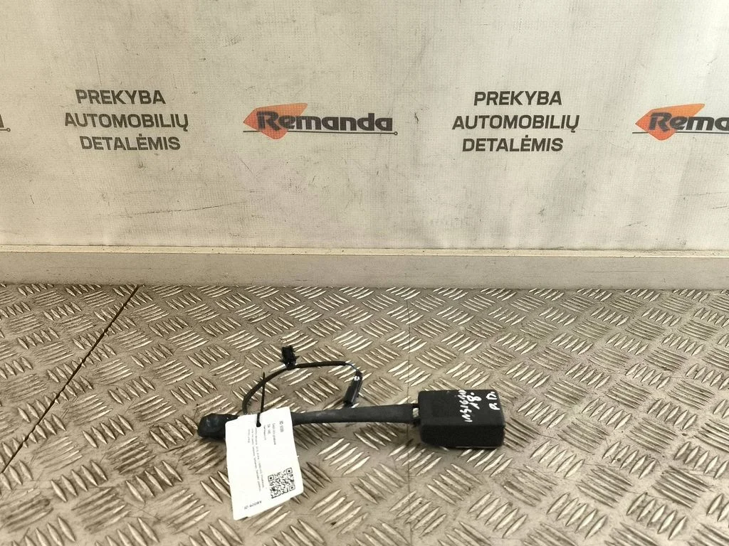 Eesmise turvavöö pannal 39141088