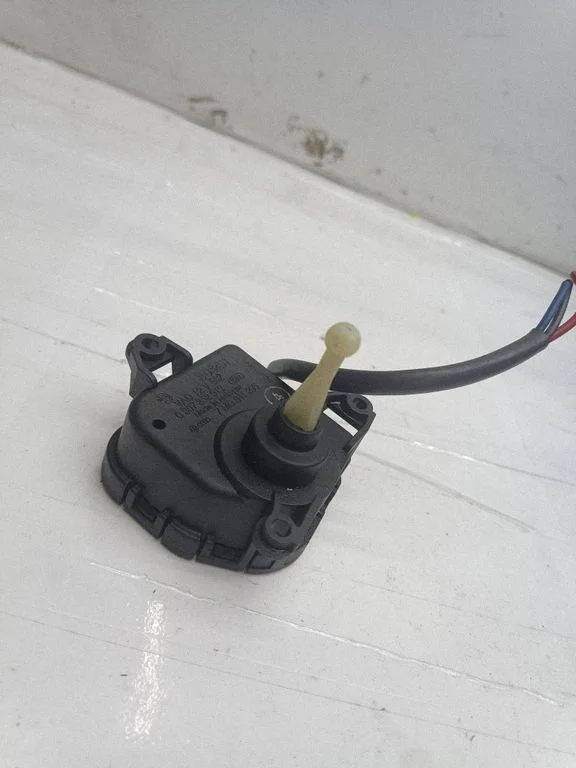 Headlight level adjustment motor 7M0941295