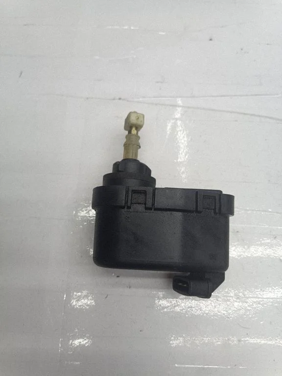 Headlight level adjustment motor – Audi 80 90 B3 (1986-1991)