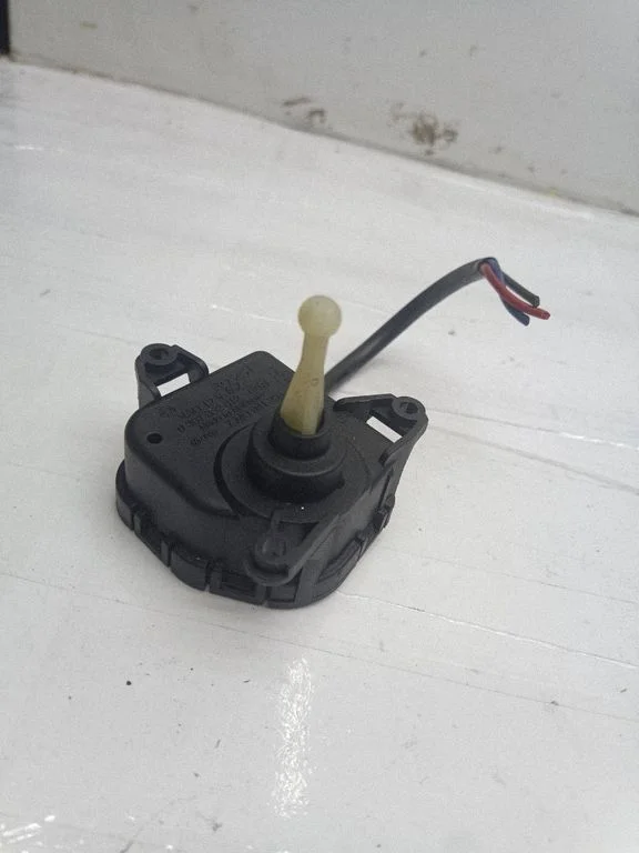 Headlight level adjustment motor 7M0941295