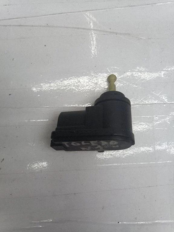 Lukturu augstuma regulēšanas motoriņš 1J0941295B