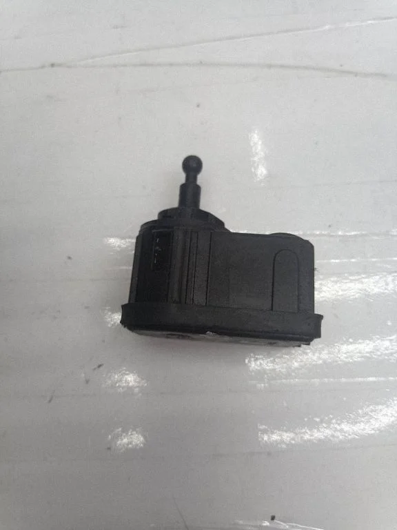 Lukturu augstuma regulēšanas motoriņš – Volkswagen Lupo (1998-2005)