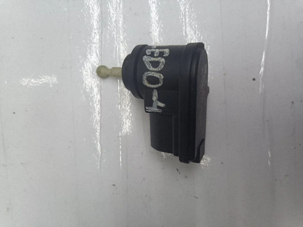Lukturu augstuma regulēšanas motoriņš 1J0941295B