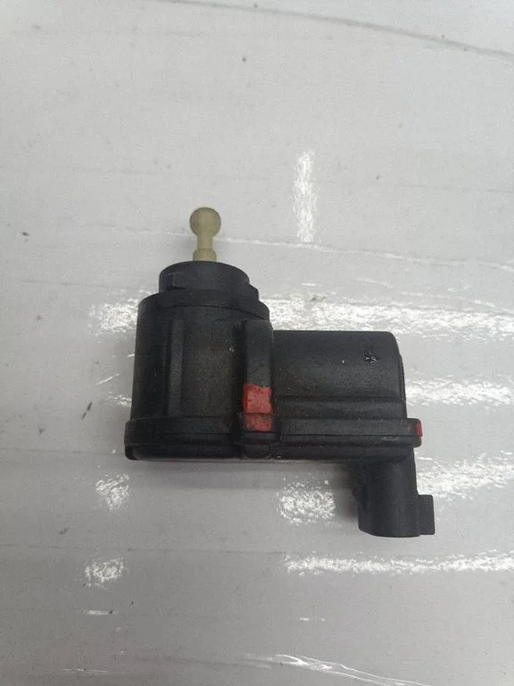 Headlight level adjustment motor – Opel Vectra B (1996-2002)