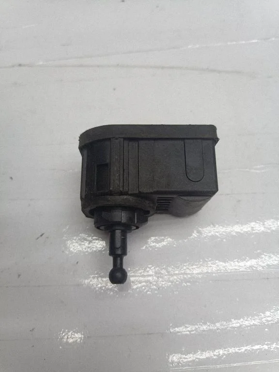 Lukturu augstuma regulēšanas motoriņš – Volkswagen Lupo (1998-2005)