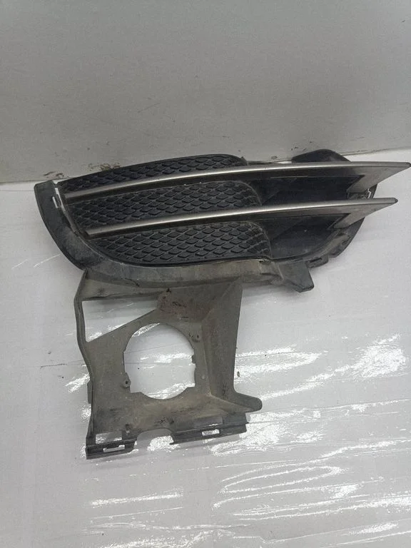 Front fog light trim/grill 7P5121334