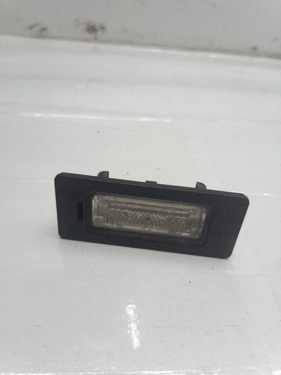 Number plate light 8T0943021