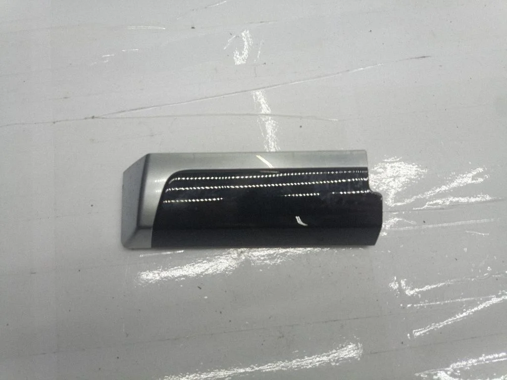 Dashboard glove box trim 7P5857226