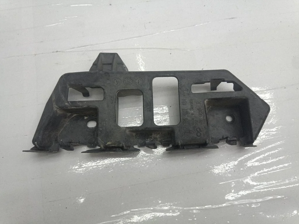 Rear bumper mounting bracket 7P5807484