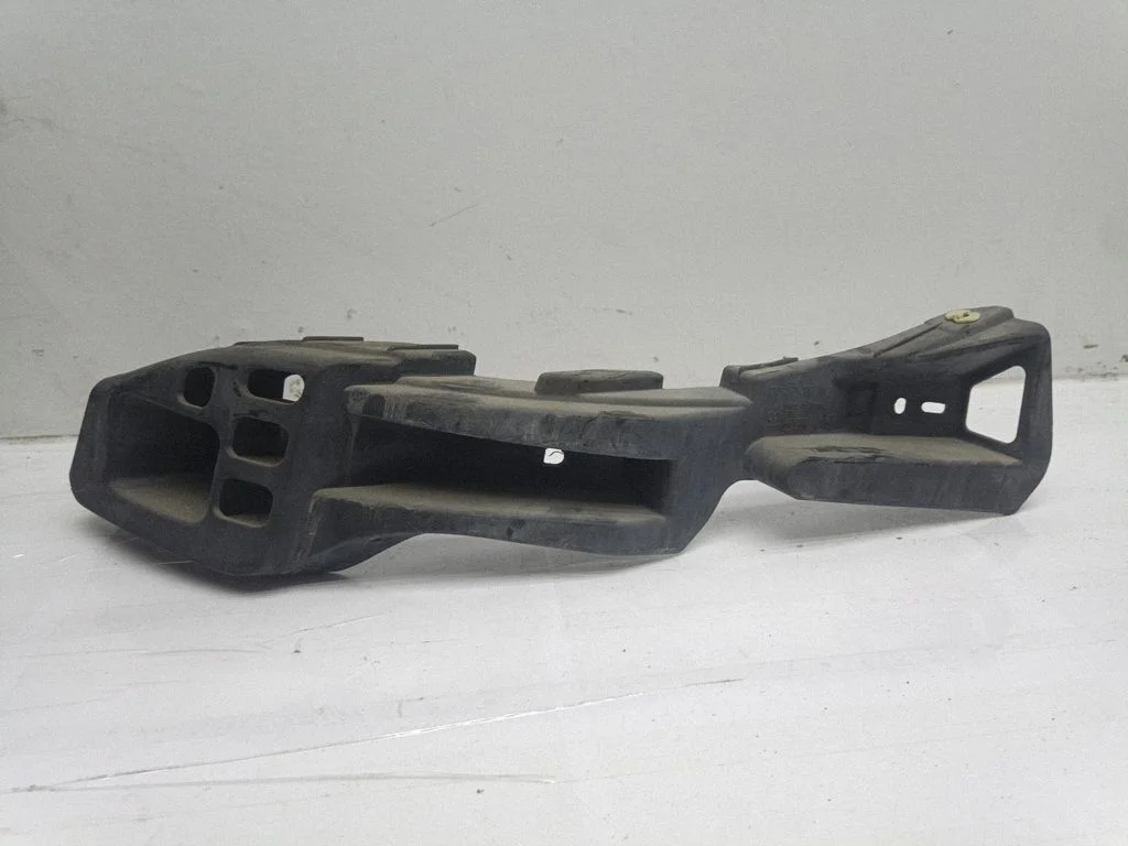 Rear bumper mounting bracket 7P5807394