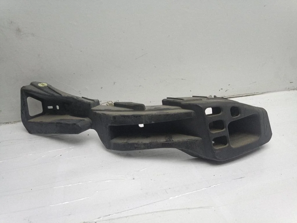 Rear bumper mounting bracket 7P5807393A