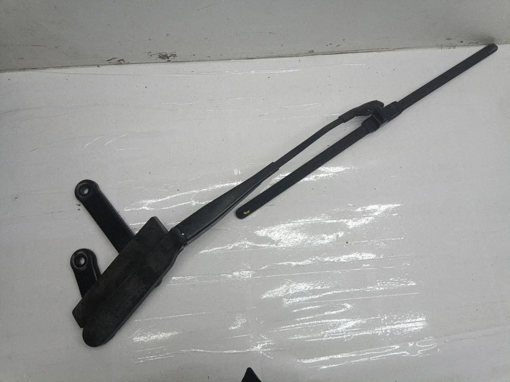 Front wiper blade arm – Porsche Cayenne (92A) (2010-2017)