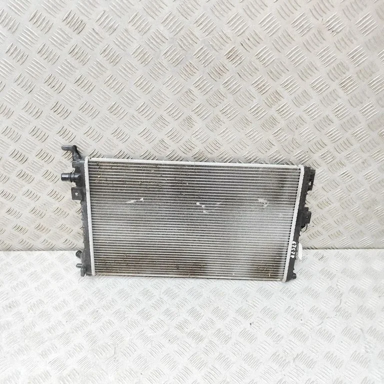 Jahutusvedeliku radiaator 214571245R