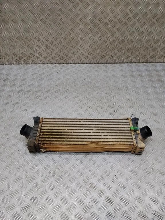 Vahejahuti radiaator CC119L440AF