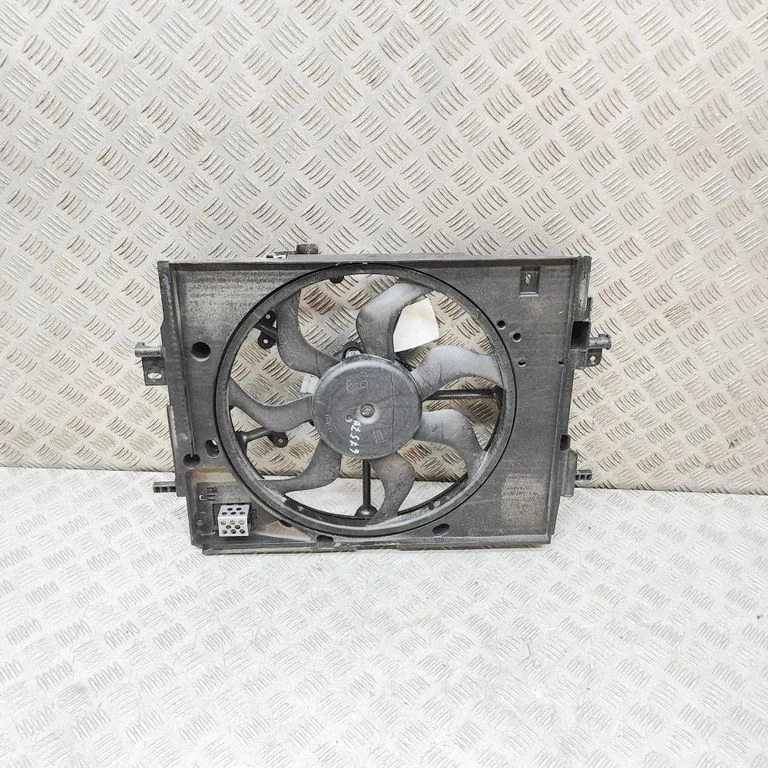 Radiaatori ventilaatori difuusor 214810845R