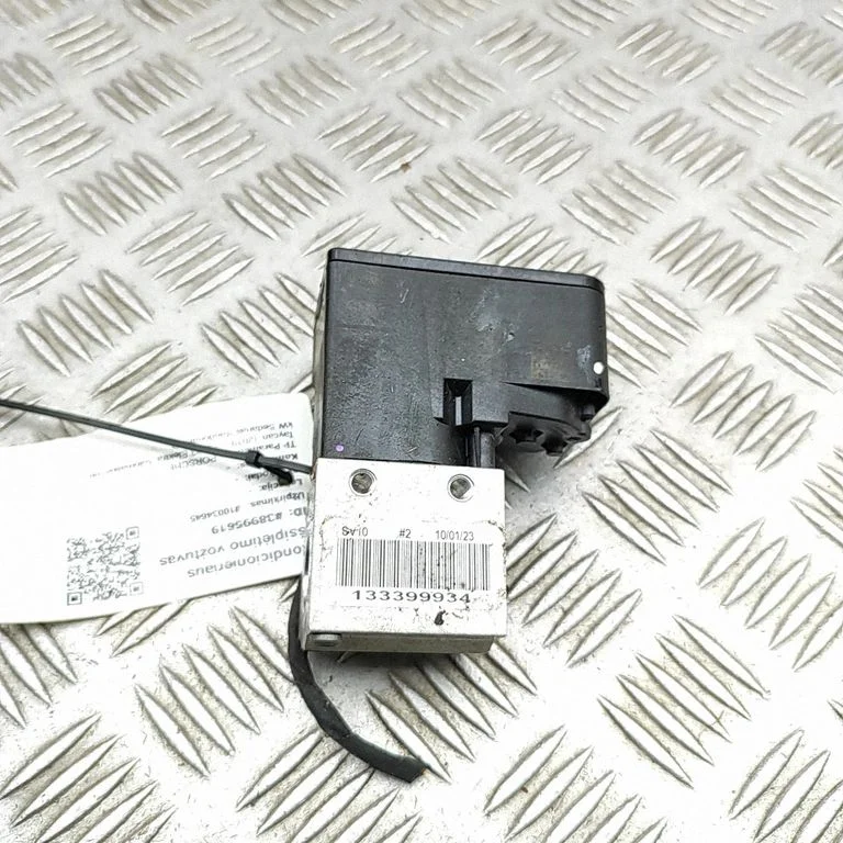 Air conditioning (A/C) expansion valve 4M0816702A