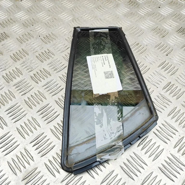 Szyba trójkątna drzwi tylnych (mała) 822735SL0A
