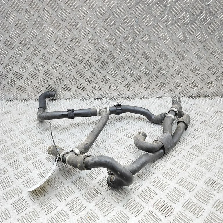 Motora dzesēšanas caurule (-es)/šļūtene (-es) 1EA122049AQ