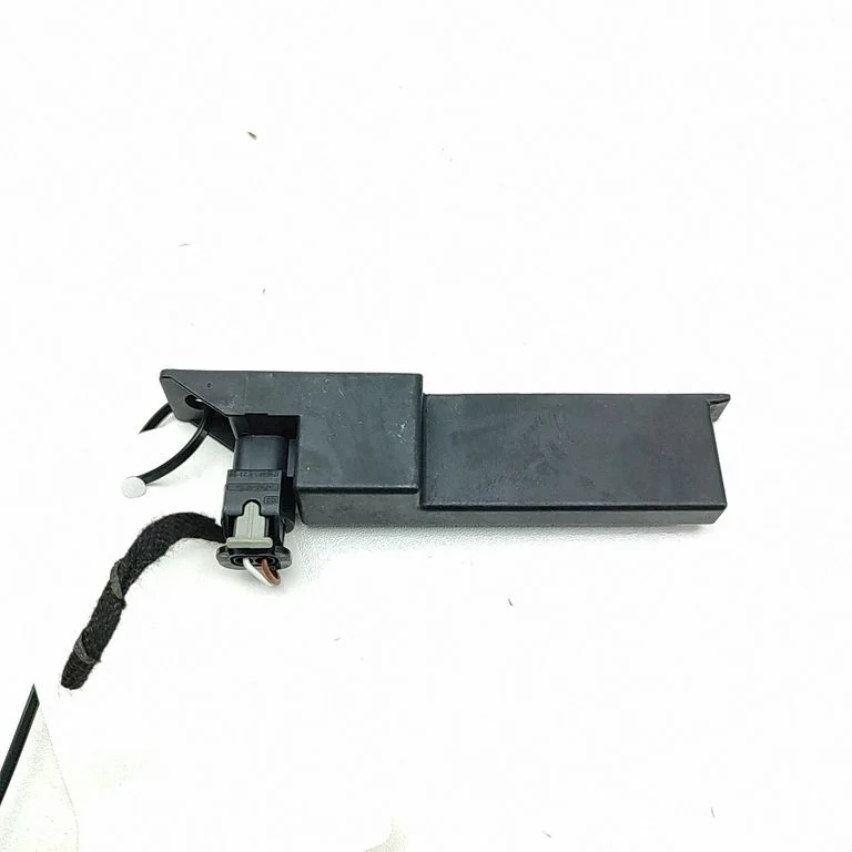 Bezatslēgas sistēmas antena – Porsche Taycan 9J1 (2019-)