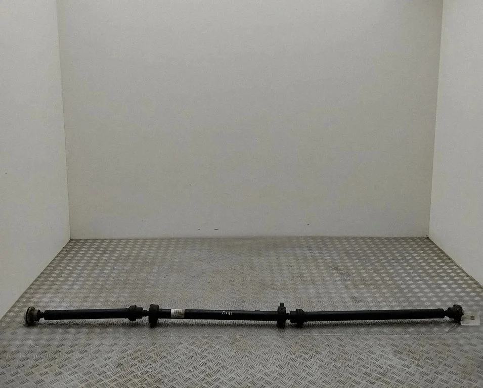 Middle center prop shaft P31492301