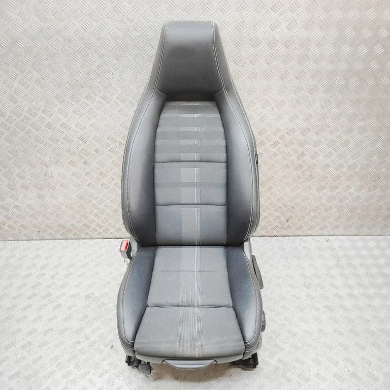 Priekšējais vadītāja sēdeklis A0009107904