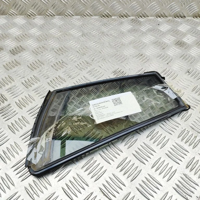 Szyba boczna tylna (karoseria) 822725SL0A