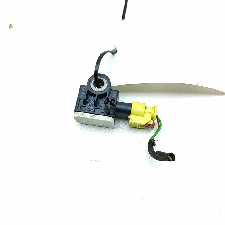 Drošības spilvenu trieciena sensors – Porsche Taycan 9J1 (2019-)