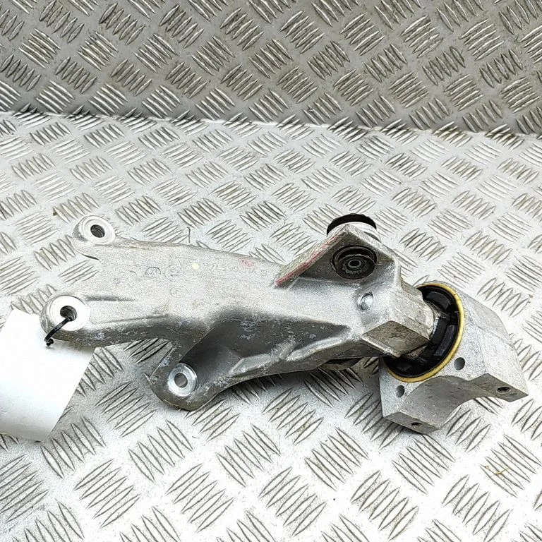 Engine mount bracket 9J1399514B