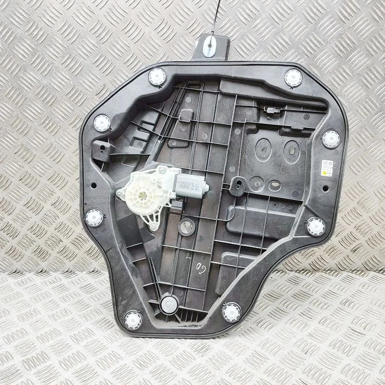 Aizmugurējā loga pacēlāja motoriņš 4K0959882