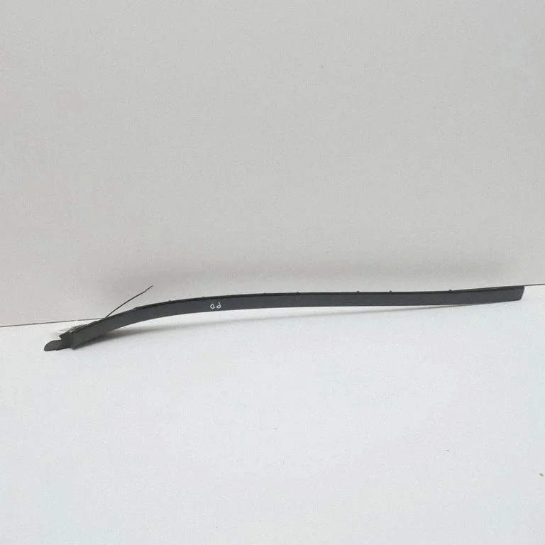 Vējstikla apdare A1566901800