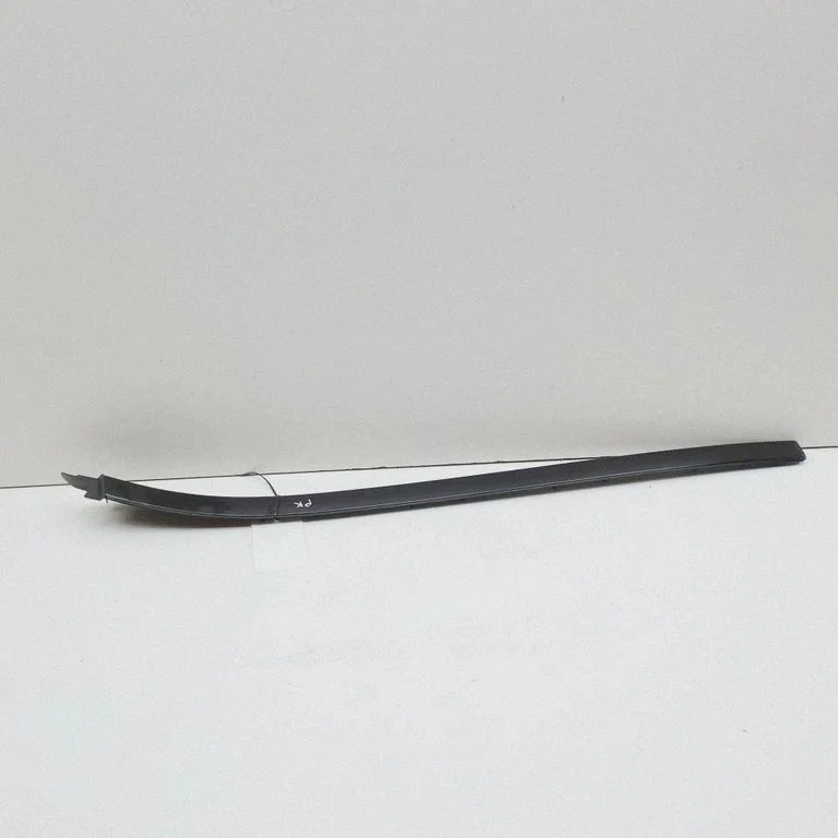 Vējstikla apdare A1566901700