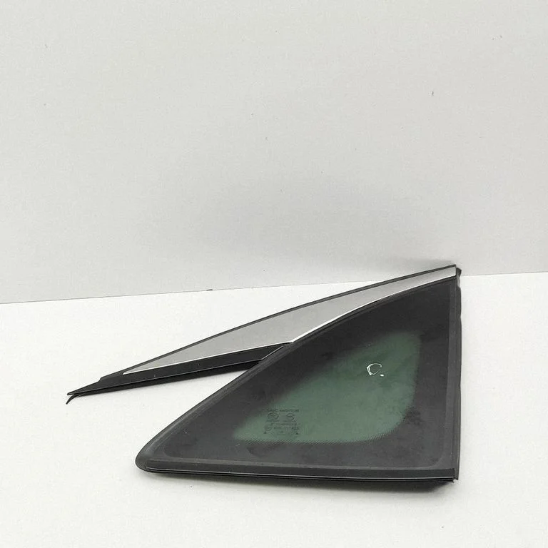 Rear side window 11484437