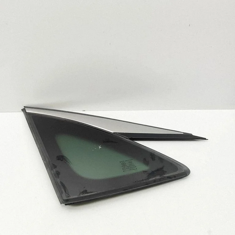 Rear side window 11484435