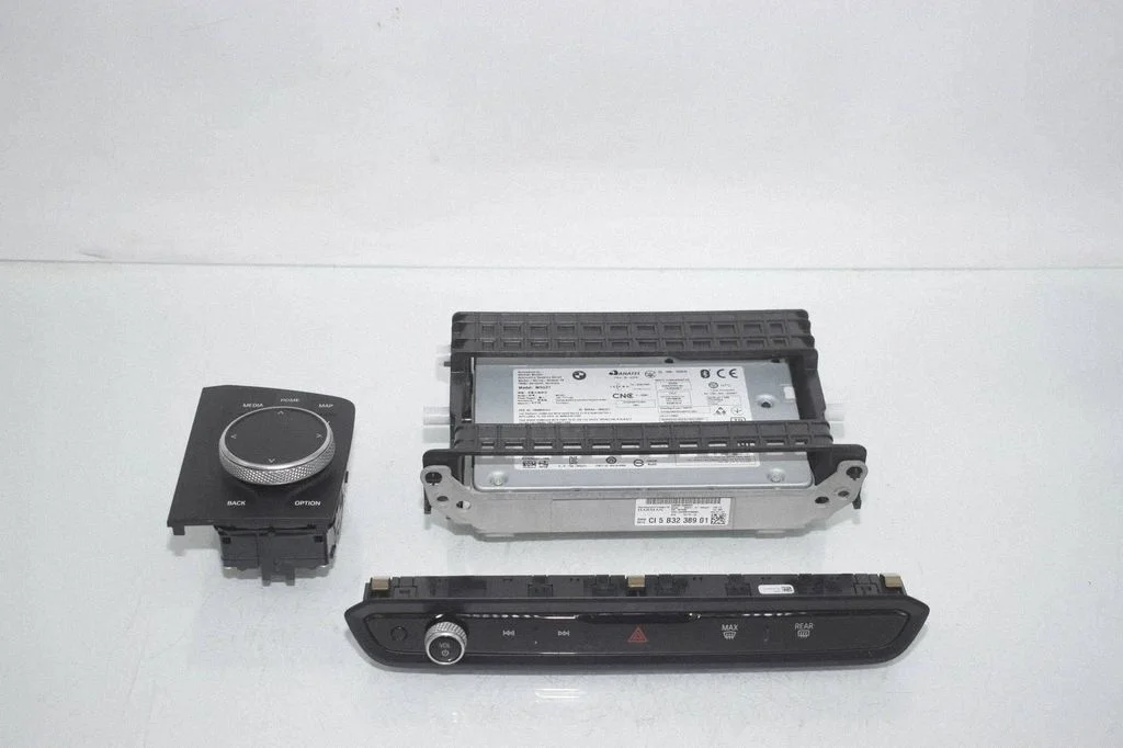 Radio/CD/DVD/GPS head unit 5A371C4