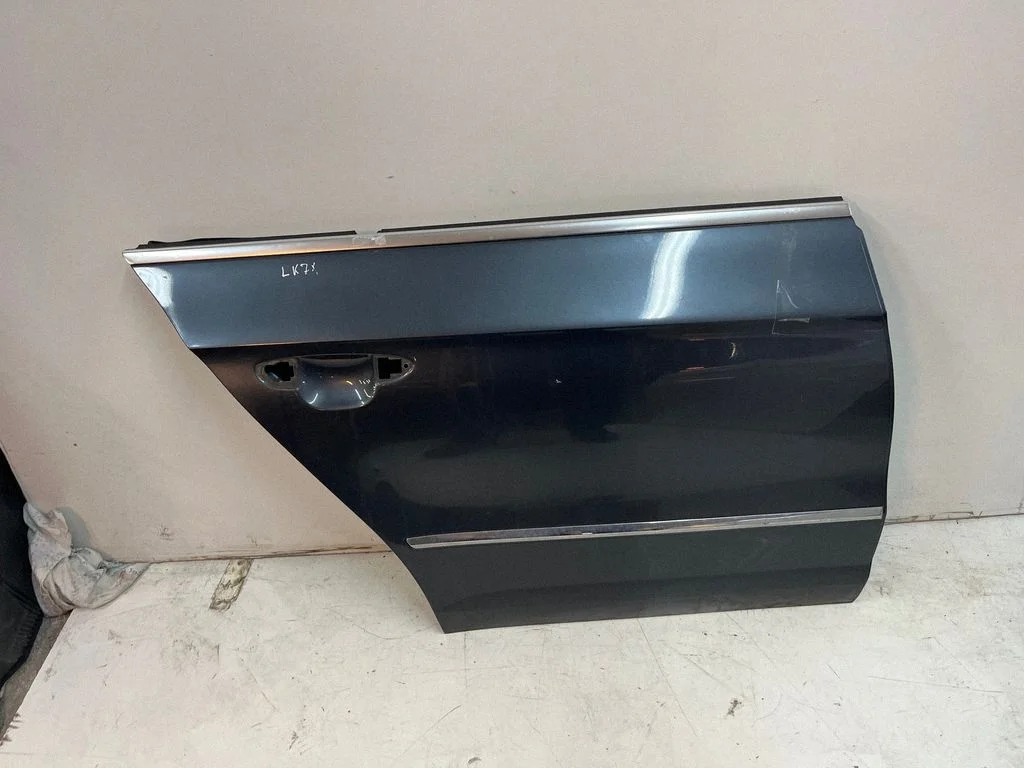 Rear door – rear right