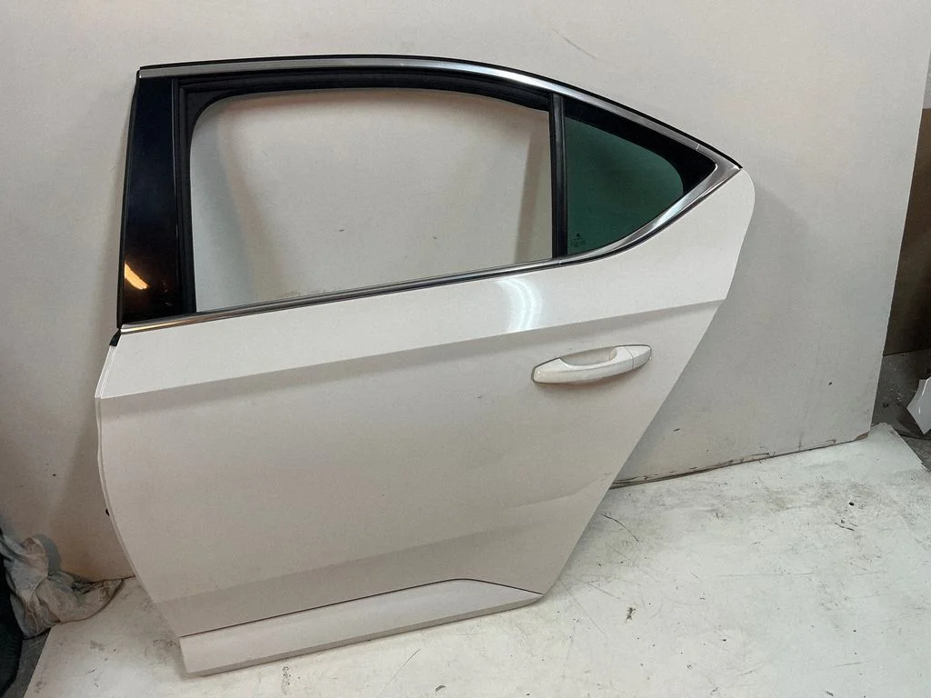 Rear door 3V5833311