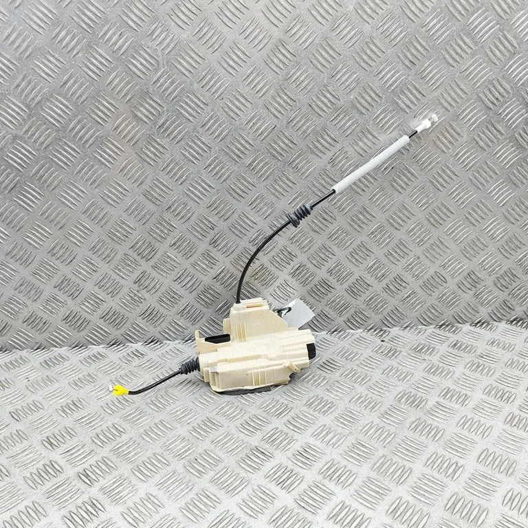 Aizmugurējo durvju slēdzene 32310710