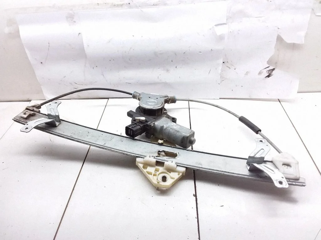 Front door window regulator with motor CM011250