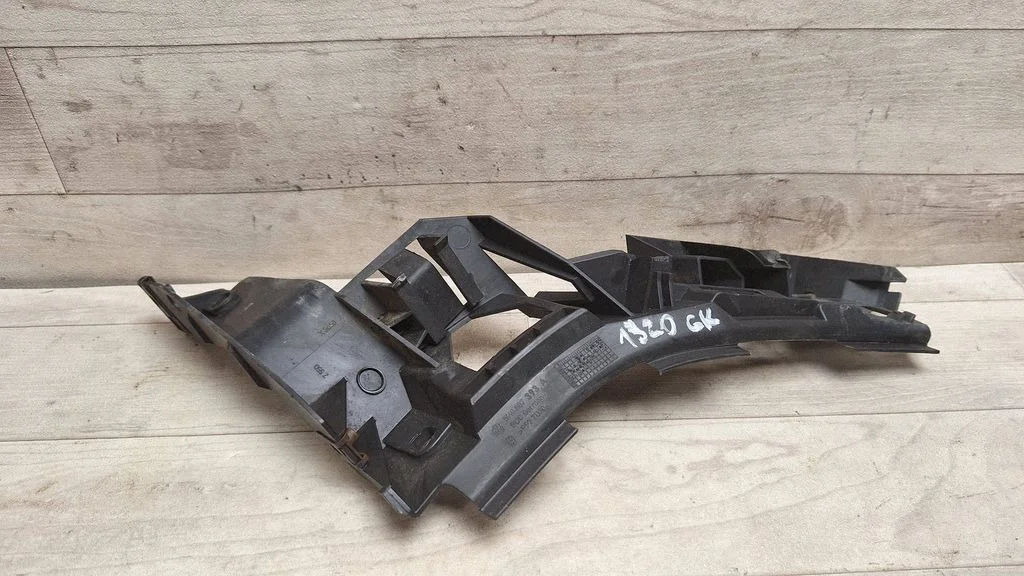 Rear bumper mounting bracket 5M0807393A