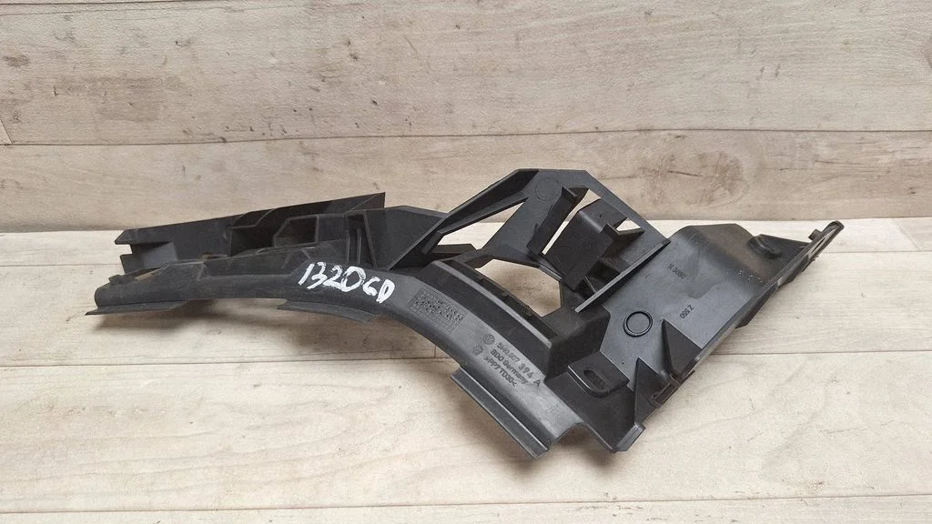Rear bumper mounting bracket 5M0807394A